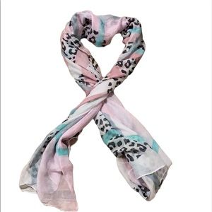 Lightweight statement Scarf